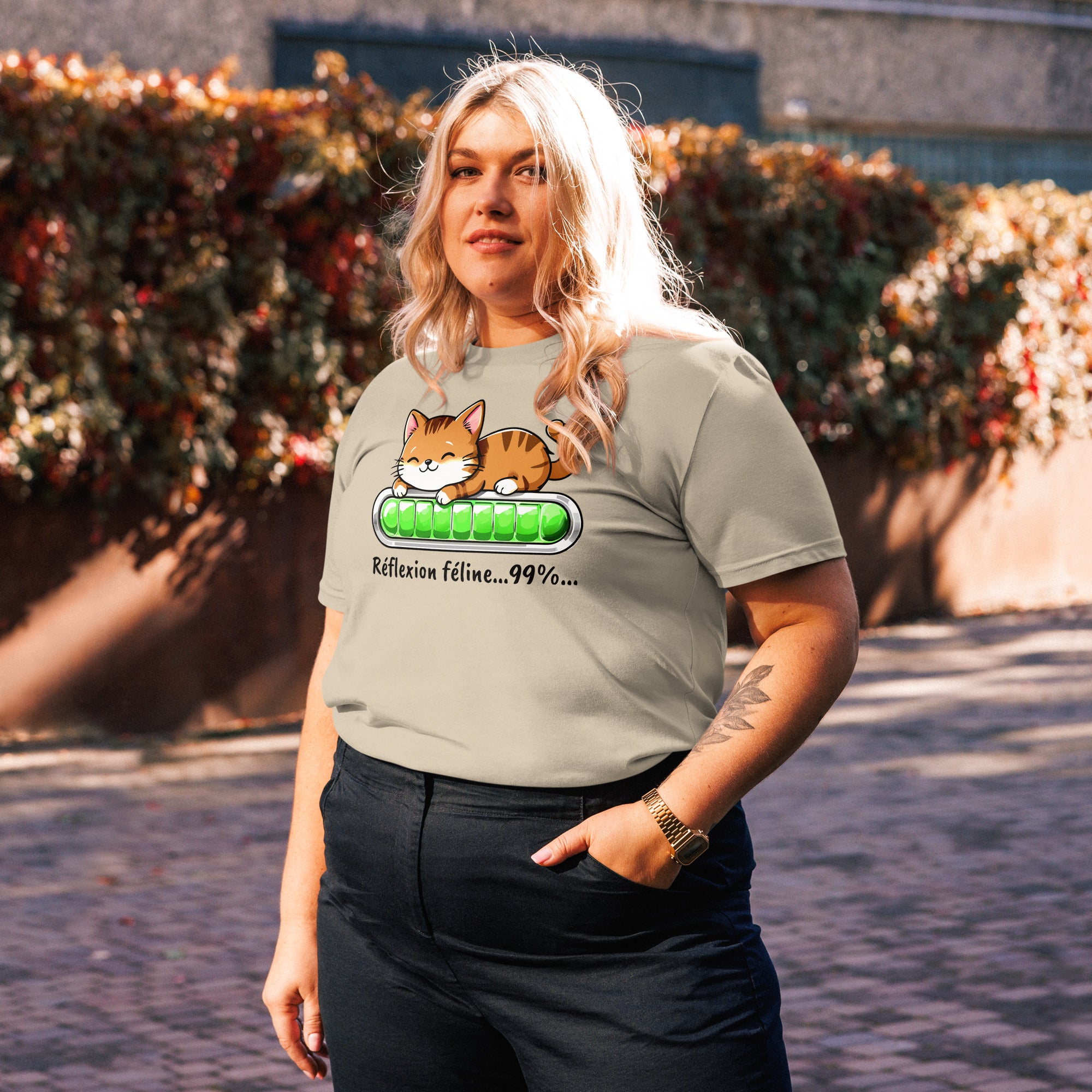 t-shirt-durable-femme-beige-chat-réfléchit