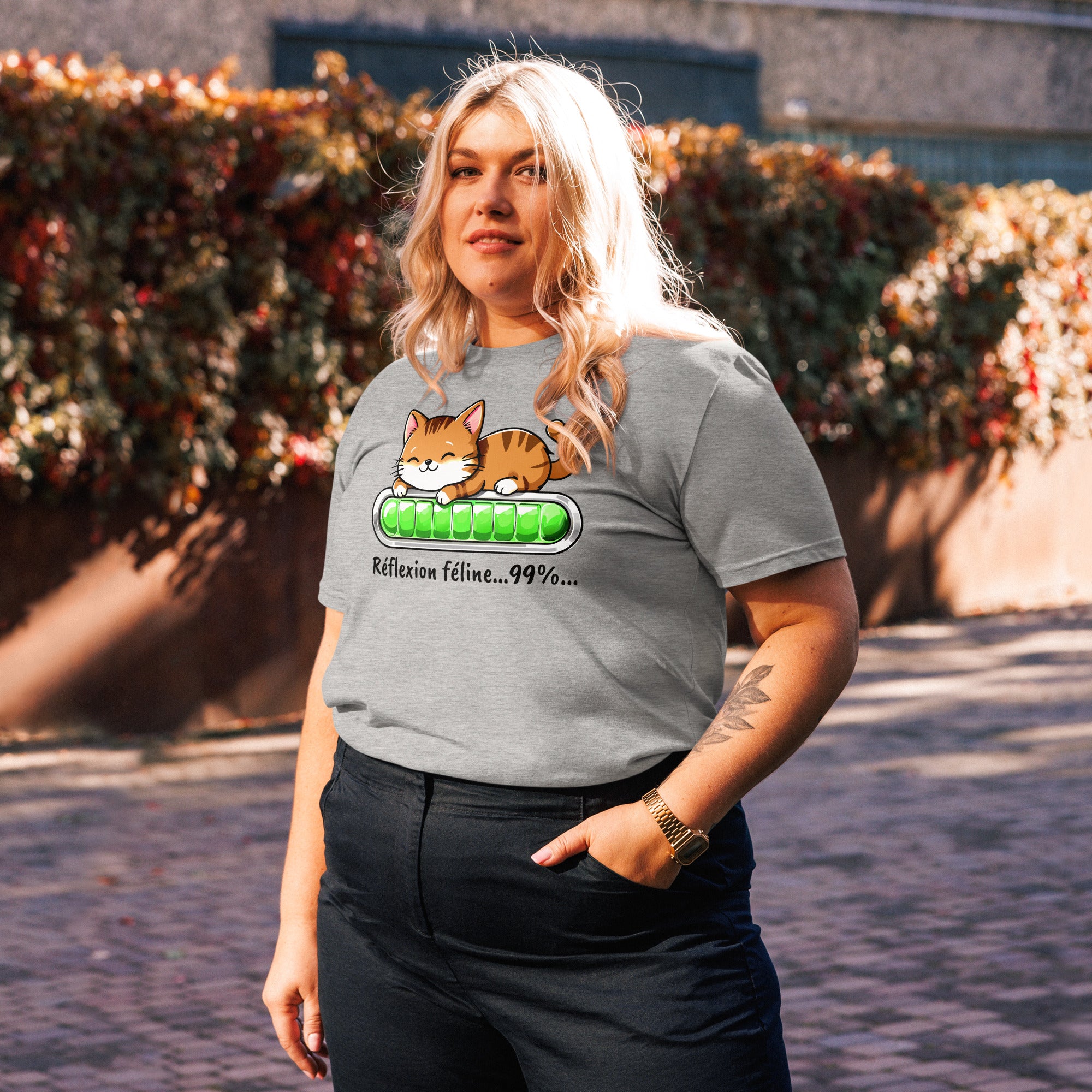 t-shirt-durable-femme-gris-chat-réfléchit