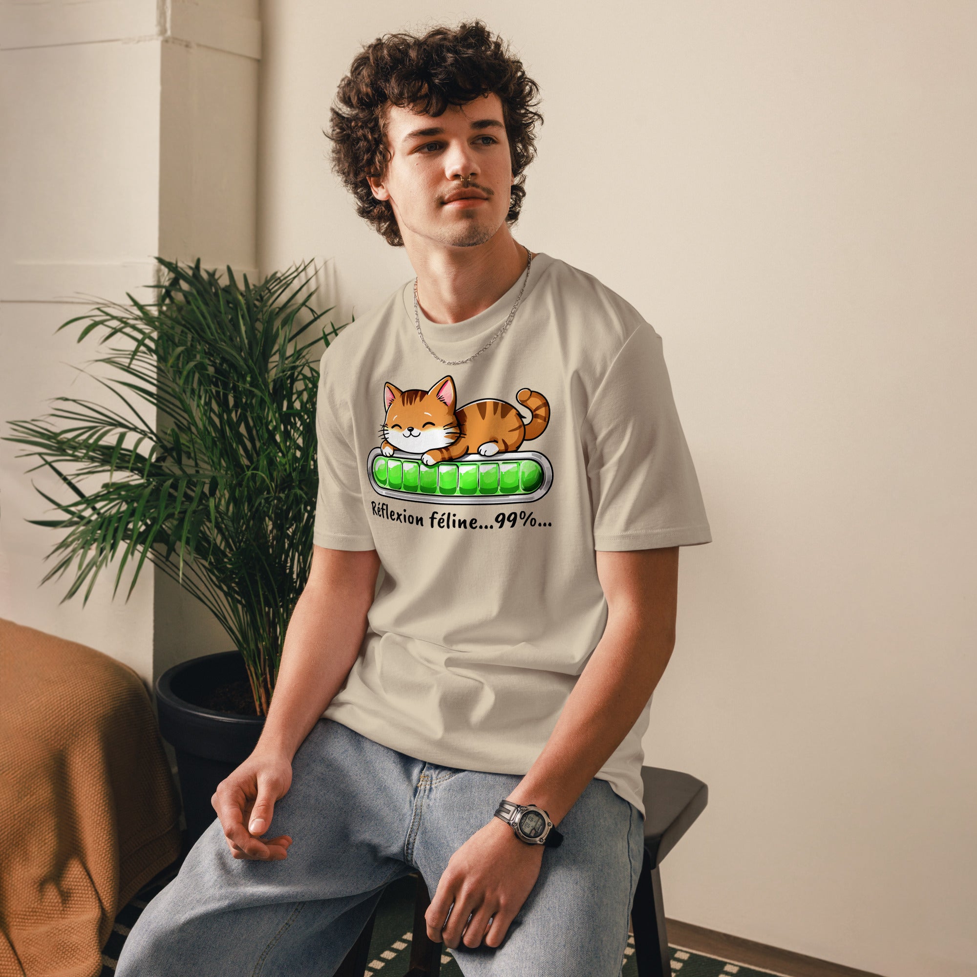 t-shirt-durable-homme-beige-chat-réfléchit