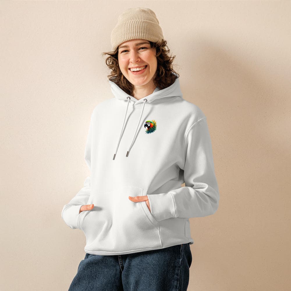Jeune femme portant le Hoodie Prestige avec le design Perroquet Ara de la marque Felpatee